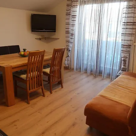 Silvia Wutte Apartament Srejach